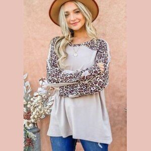 And the Why Women's Leopard Color Block Long Sleeve Tee - M